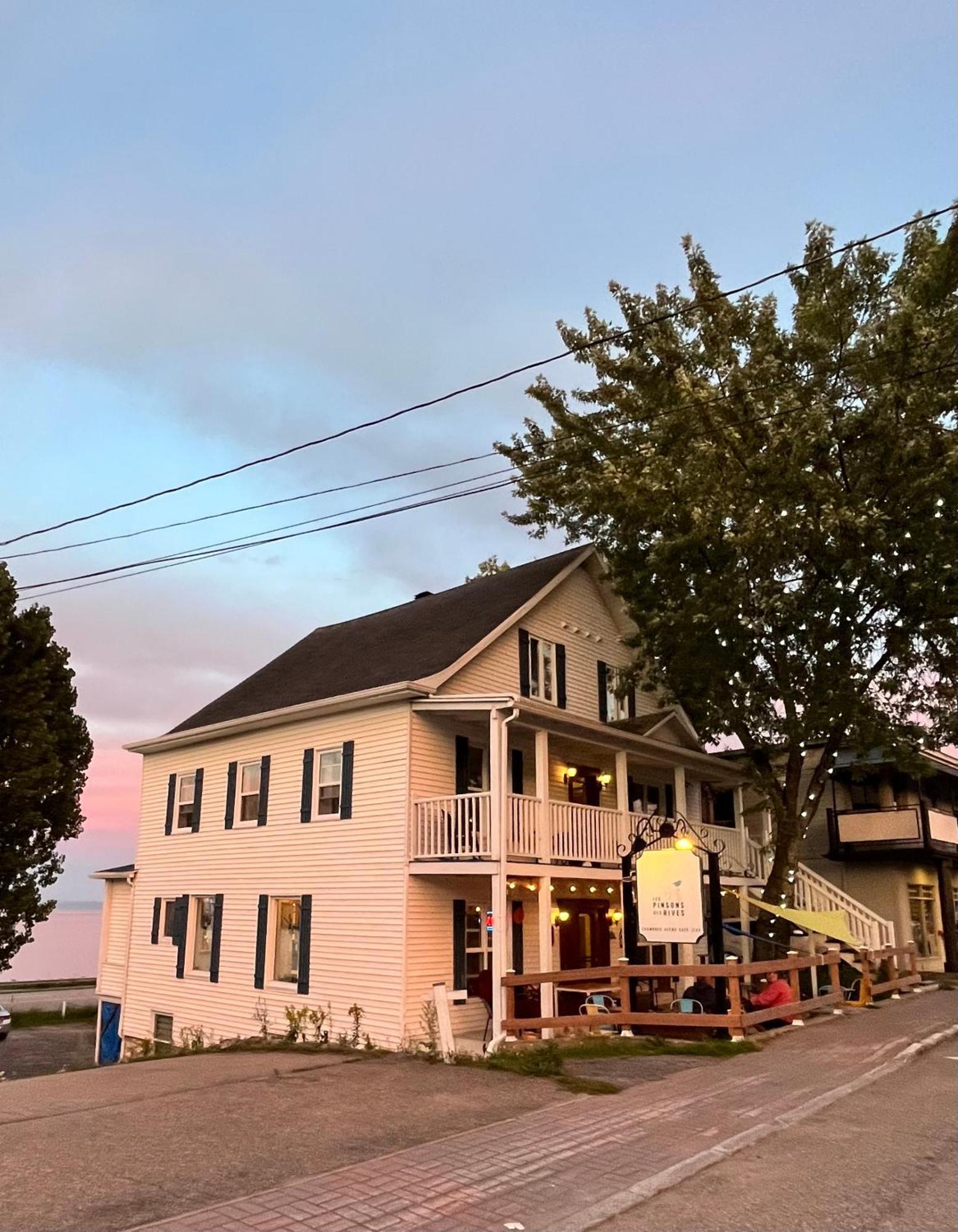 Les Pinsons Des Rives Acomodação com café da manhã La Malbaie Exterior foto